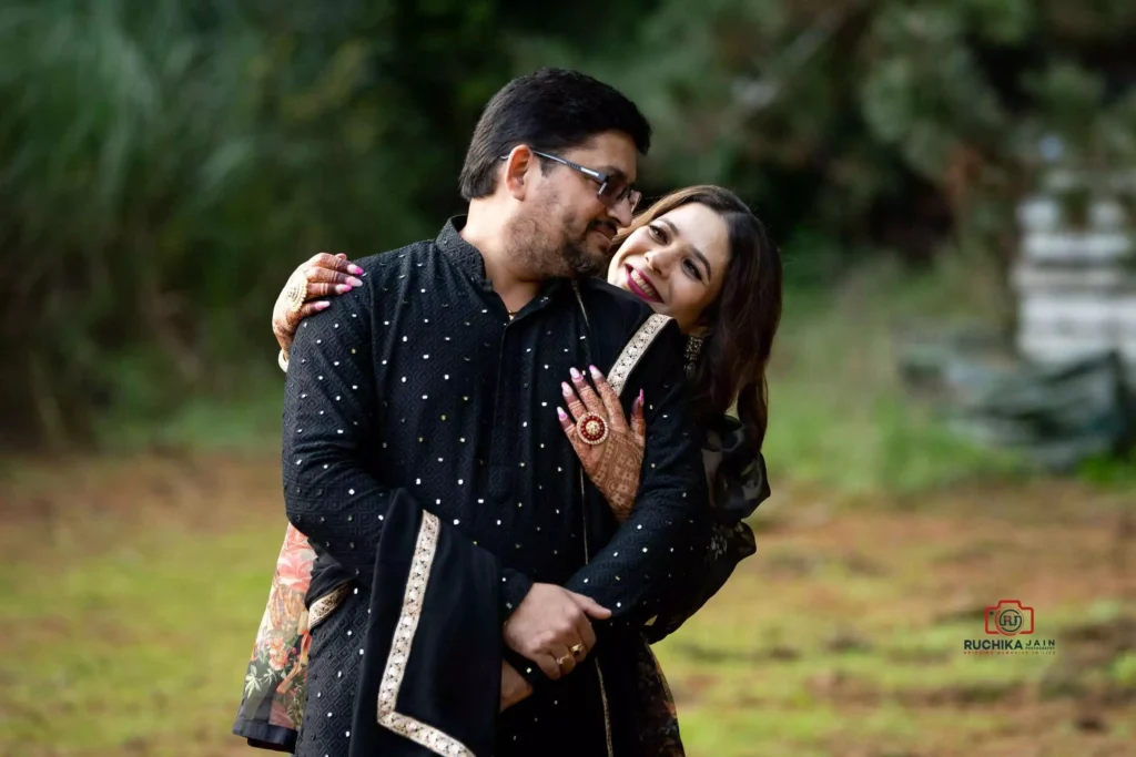 Anniversary photography - Sanjay and Sheela Romantic outdoor love